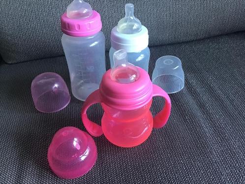 Baby drinkbeker en 2 baby flesjes  Avent, Kinderen en Baby's, Babyvoeding en Toebehoren, Zo goed als nieuw, Overige typen, Ophalen of Verzenden