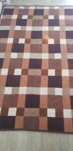 Vintage bruine blokjes deken Dralon, L. 215 cm x B. 143 cm., 200 cm of meer, 100 tot 150 cm, Gebruikt, Rechthoekig