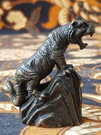 Mooi oud Chinees brons beeldje van een tijger 5,2 cm., Ophalen of Verzenden