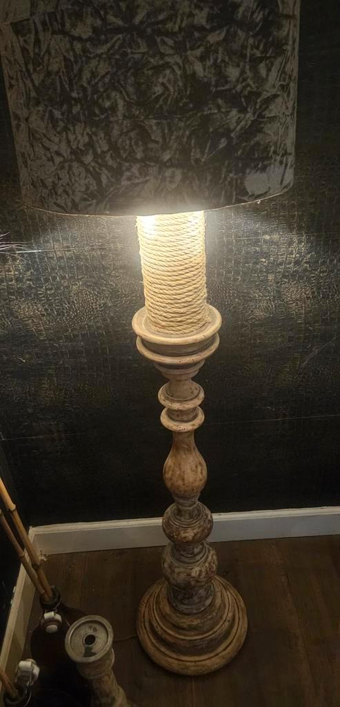 Houten vloerlamp met touwaccent, Huis en Inrichting, Lampen | Vloerlampen, 150 tot 200 cm, Ophalen