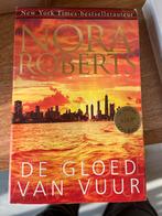 De Gloed van Vuur - Nora Roberts, Ophalen of Verzenden, Gelezen
