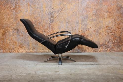 IZGStaat zwarte leren Jori Brainbuilder design relaxfauteuil, Huis en Inrichting, Fauteuils, Gebruikt, Leer, Metaal, 50 tot 75 cm