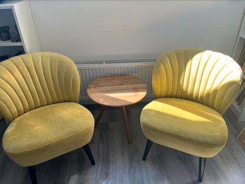 2 Gele fauteuils   beschikbaar voor biedingen