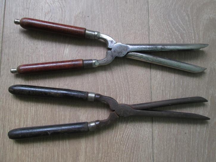 Antieke Krultang Gemerkt Marcel IJzer & Hout + 1 Gratis, Antiek en Kunst, Antiek | Gereedschap en Instrumenten, Ophalen of Verzenden