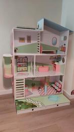 Houten poppenhuis groot (1.30mtr hoog). Zo goed als nieuw., Ophalen, Zo goed als nieuw, Poppenhuis