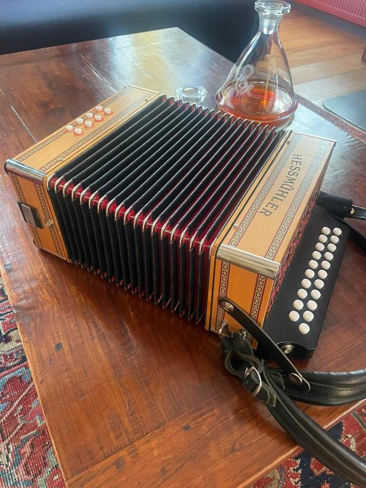 Trekzak Hessmuhler, Muziek en Instrumenten, Accordeons, Zo goed als nieuw, Knopaccordeon, Overige formaten, Overige merken, Met koffer