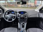 Ford Focus Wagon 1.0 Navi Airco Cruise PDC Trekhaak Stoel vw, Euro 5, 125 pk, Gebruikt, Handgeschakeld