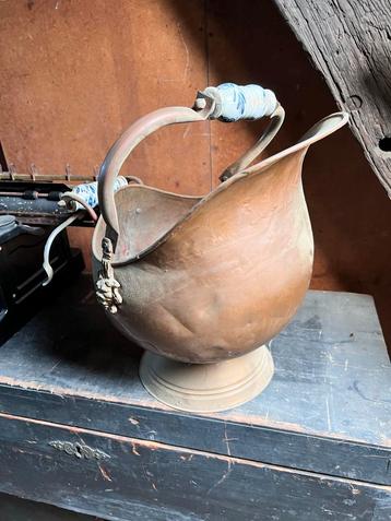 Koperen Ketel met Porseleinen Handvaten beschikbaar voor biedingen