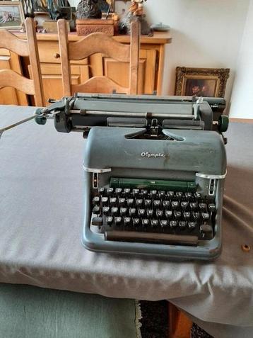 Olympia typemachine uit de jaren zestig  beschikbaar voor biedingen