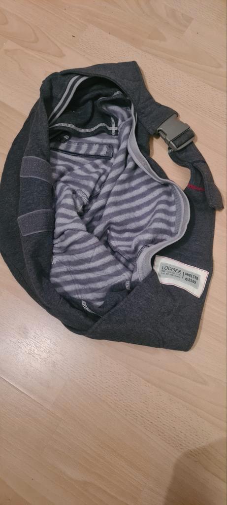 Lodger Shelter Draagdoek - Grijs, Kinderen en Baby's, Babydragers en Draagdoeken, Zo goed als nieuw, Draagdoek, Buik, Lodger, Ophalen of Verzenden