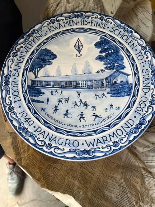 Antiek Delfts Blauw Gedenkbord Finse Scholen 1950, Antiek en Kunst, Antiek | Wandborden en Tegels, Ophalen