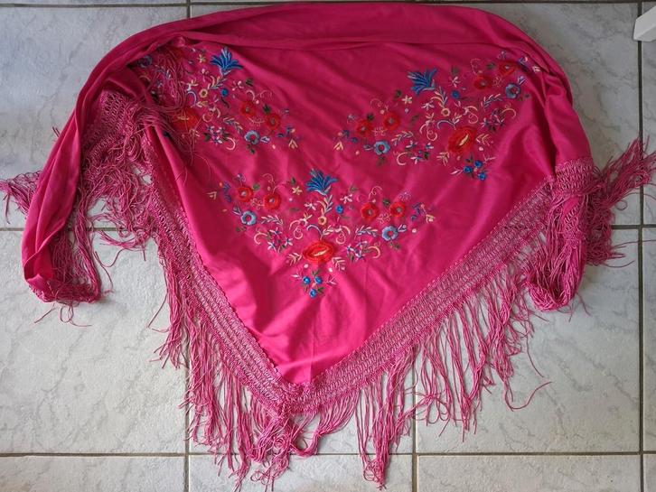 Roze magenta bloemen omslagdoek puntsjaal, Kleding | Dames, Mutsen, Sjaals en Handschoenen, Zo goed als nieuw, Sjaal, Maat 38/40 (M)