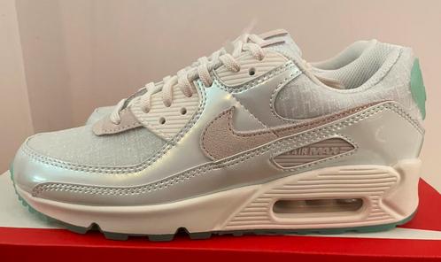 Wmns Nike Air Max 90 Future is Clear 38.5, Kleding | Dames, Schoenen, Nieuw, Sneakers of Gympen, Overige kleuren, Ophalen of Verzenden