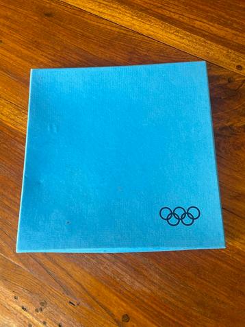 Zijden sjaal  IOC, Olympische Winterspelen beschikbaar voor biedingen
