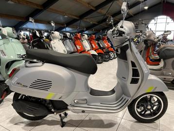 Vespa GTS 300 SUPER TECH | OPRUIMING SHOWROOM-MODEL | OP=OP beschikbaar voor biedingen