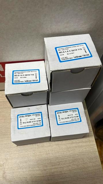 VinyPlus Torx Schroef T15 30 mm beschikbaar voor biedingen