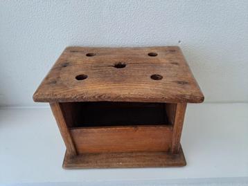 Antieke Houten Stoof beschikbaar voor biedingen