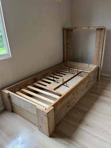 Steigerhout bed 90x200 beschikbaar voor biedingen