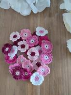 24 Gehaakte bloemetjes van katoen in fel roze tinten., Ophalen of Verzenden, Nieuw, Haken, Overige typen
