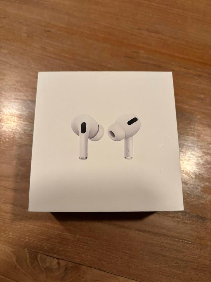 Apple AirPods Pro (gen 1) MagSafe Charging Case, Telecommunicatie, Mobiele telefoons | Oordopjes, Gebruikt, In gehoorgang (in-ear)