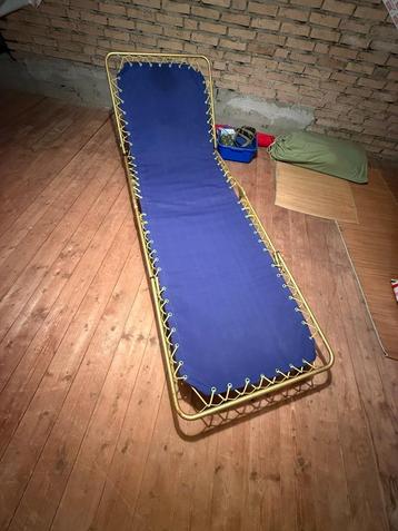 compact opvouwbaar ligbed voor camping tuin of strand beschikbaar voor biedingen