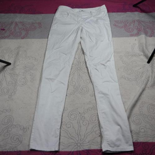 Witte damesskinny.Mt 38.Merk H&M, Kleding | Dames, Broeken en Pantalons, Zo goed als nieuw, Maat 38/40 (M), Wit, Lang, Ophalen of Verzenden