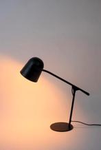 Tafellamp Lau van Zuiver, zwart metaal, Industrieel VT WONEN, Huis en Inrichting, Lampen | Tafellampen, Ophalen of Verzenden, Zo goed als nieuw