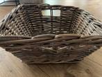 Rieten mand, Huis en Inrichting, Woonaccessoires | Schalen en Manden, Ophalen, Zo goed als nieuw, Vierkant, Riet
