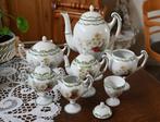 Heel oud servies met bloemen, Ophalen of Verzenden