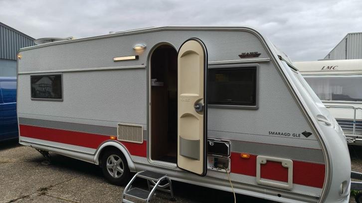 Kabe Smaragd 560GLE 2011b.j MEGA COMPLEET!!!, Caravans en Kamperen, Caravans, Particulier, tot en met 4, 1250 - 1500 kg, Rondzit