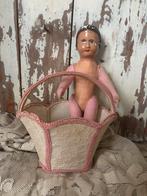 Oud roze popje in mandje, Antiek en Kunst, Antiek | Speelgoed, Ophalen of Verzenden