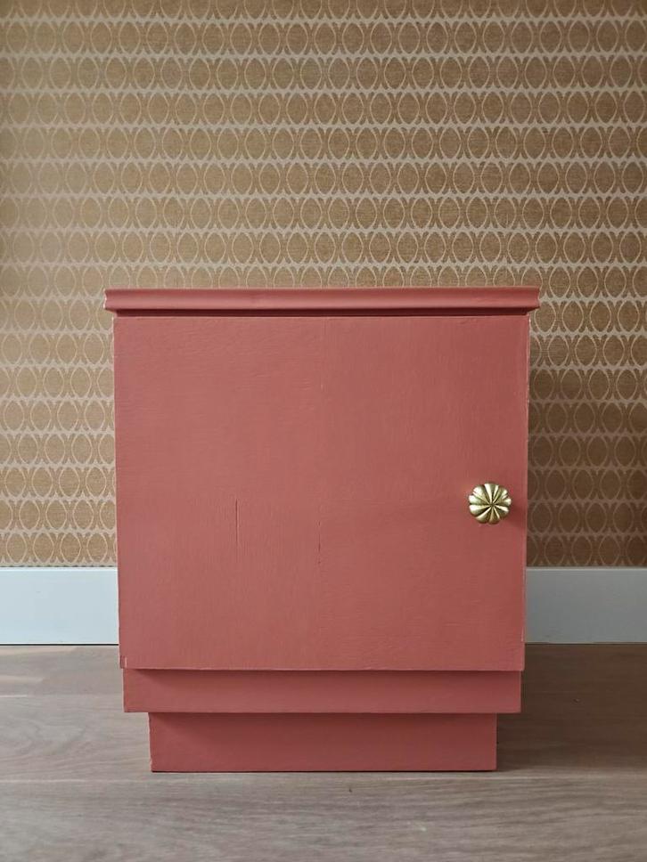 Vintage kastje - Red Earth, Huis en Inrichting, Kasten | Lockerkasten, Gebruikt, Ophalen