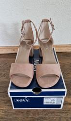 Zomerse sandaal met hak, Beige, Nova, Zo goed als nieuw, Sandalen of Muiltjes