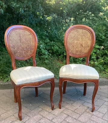 MEDAILLON STOELEN (2) MAHONIEHOUT. OPHALEN VOOR € 25 !! beschikbaar voor biedingen