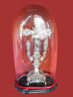 Mooi grote vernikkelde crusifix onder glazen stolp, Antiek en Kunst, Antiek | Religie, Ophalen