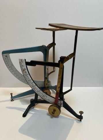 Antieke Brievenwegers - Set van 2 beschikbaar voor biedingen