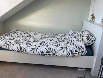 Houten bed beschikbaar voor biedingen