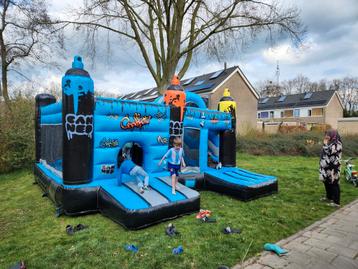 Graffiti Springkussen Huren beschikbaar voor biedingen
