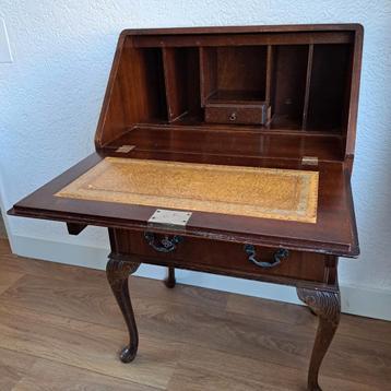 Antiek mahoniehouten schrijfbureautje beschikbaar voor biedingen