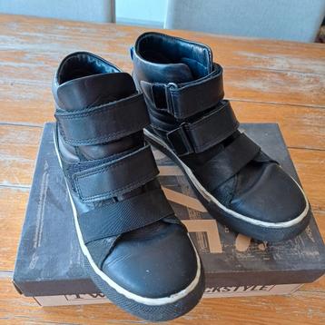 Trackstyle schoen met klittenband maat 34 beschikbaar voor biedingen