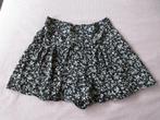 broekrokje, korte broek Zara zwart bloemetjes M, Kleding | Dames, Broeken en Pantalons, Maat 38/40 (M), Kort, Ophalen of Verzenden