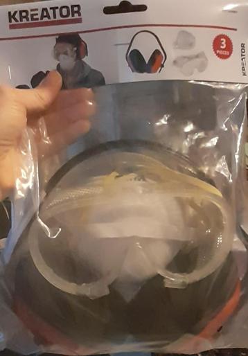 Kreator veiligheidsset met bril oorbeschermers en mondkapje  beschikbaar voor biedingen