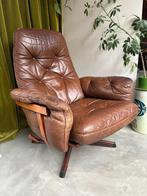 Vintage fauteuil G-Möbel I hout & bruin leer I Zweeds design, Huis en Inrichting, Gebruikt, Hout, 75 tot 100 cm, 50 tot 75 cm