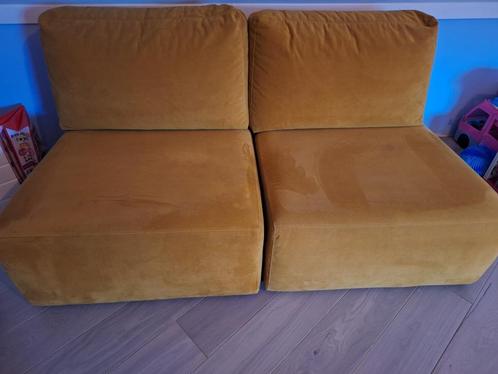 Bank  / 2 losse delen en  Oker kleur / velvet  Whoon, Huis en Inrichting, Banken | Bankstellen, Gebruikt, Rechte bank, Tweepersoons
