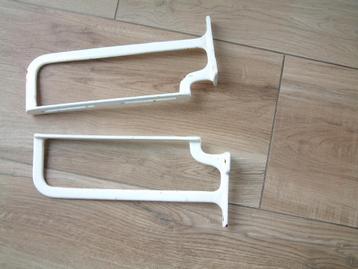 2 antiek emaille wandsteunen beschikbaar voor biedingen