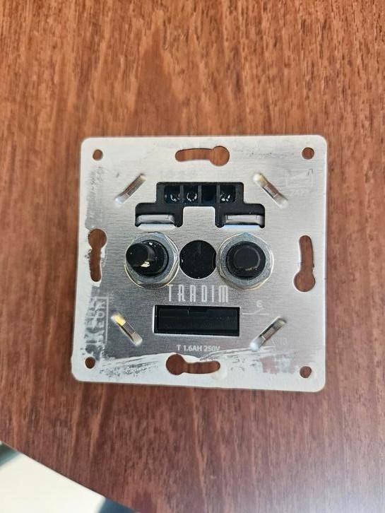 Tradim duo dimmer - Geschikt voor gloeilamp en halogeenlamp, Doe-het-zelf en Verbouw, Elektra en Kabels, Gebruikt, Overige typen