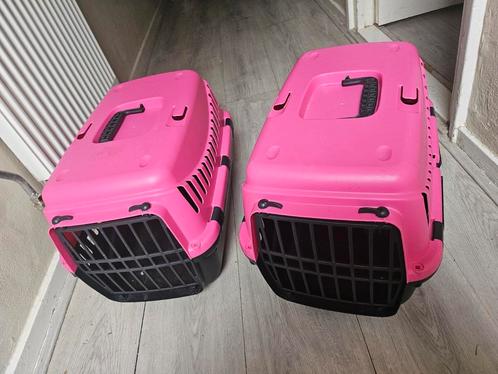 2 Kunstof Fuchsia Roze/Zwarte reismandjes / Transportboxen, Dieren en Toebehoren, Katten-accessoires, Zo goed als nieuw, Ophalen of Verzenden