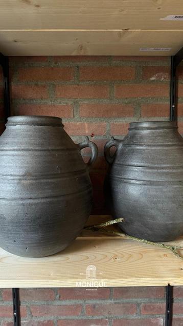 Nepalese Klei Pot met Greep – Authentiek en Sfeervol beschikbaar voor biedingen