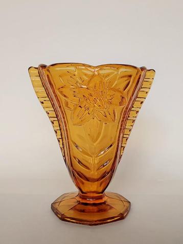 Vaas Persglas Art Deco  beschikbaar voor biedingen