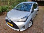 Toyota Yaris 1.5 Hybrid Business Plus Navi/Camera, Auto's, Gebruikt, 4 cilinders, Origineel Nederlands, Bedrijf